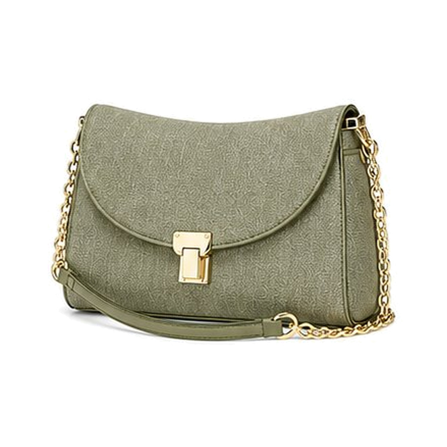 CSC2506 Curved chain shoulder bag, cut grass green — three-quarter view showing chain strap and flap